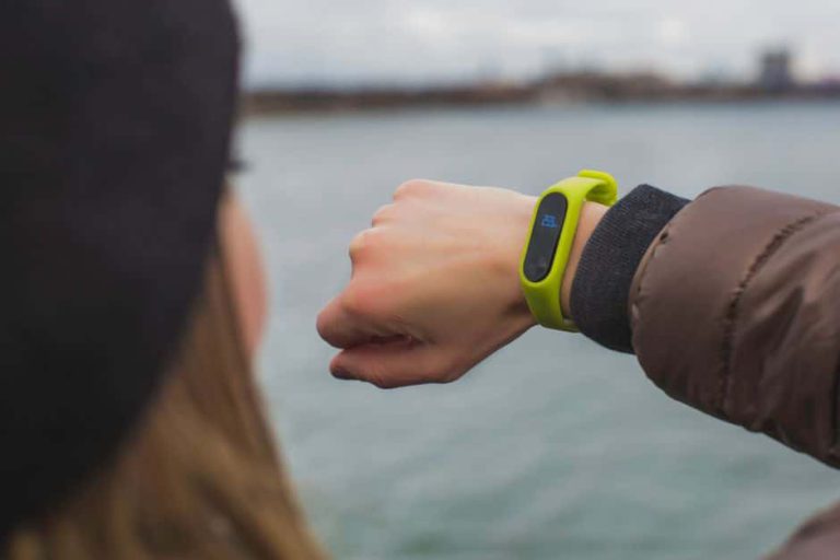 Choisir sa première montre connectée : les critères qui comptent vraiment