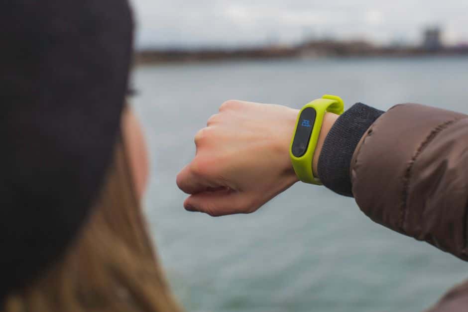 Choisir sa première montre connectée : les critères qui comptent vraiment