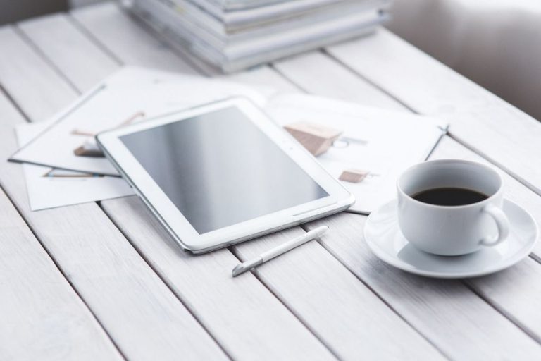Tablette ou ordinateur portable : laquelle choisir selon ses usages